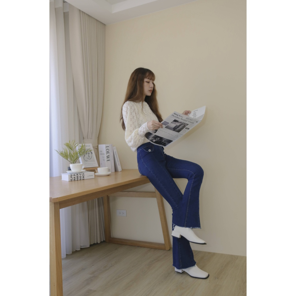 【Our Studio】歐膩高腰下抽鬚彈性牛仔喇叭長褲 深藍色(現貨)-細節圖2