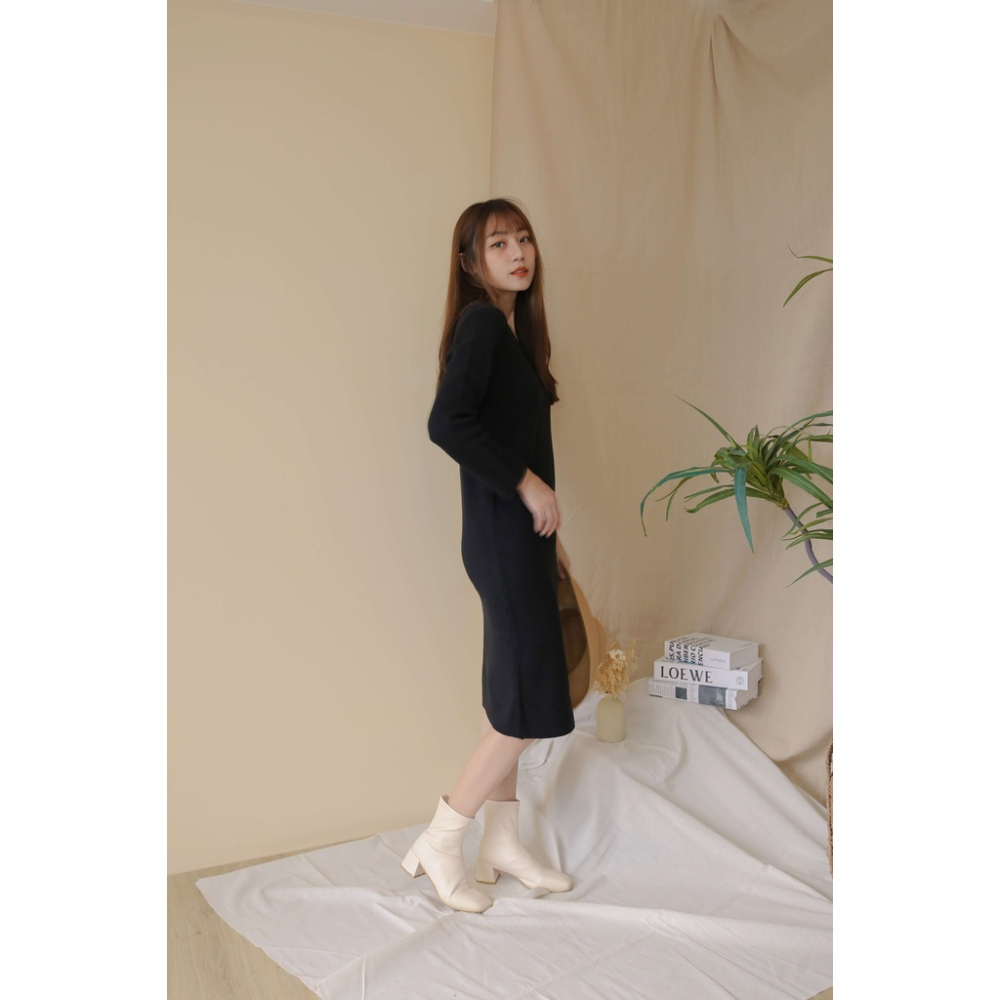 【Our Studio】V領日常厚針織連身裙 白色 黑色(現貨)-細節圖8