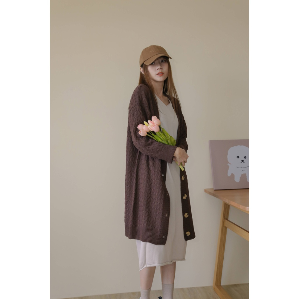 【Our Studio】薄款麻花琥珀釦外套 咖啡色 拿鐵色 黑色(現貨)-細節圖5