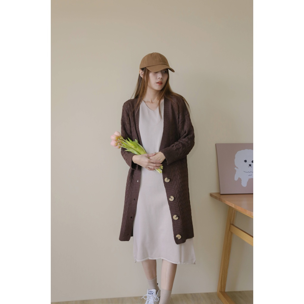 【Our Studio】薄款麻花琥珀釦外套 咖啡色 拿鐵色 黑色(現貨)-細節圖6