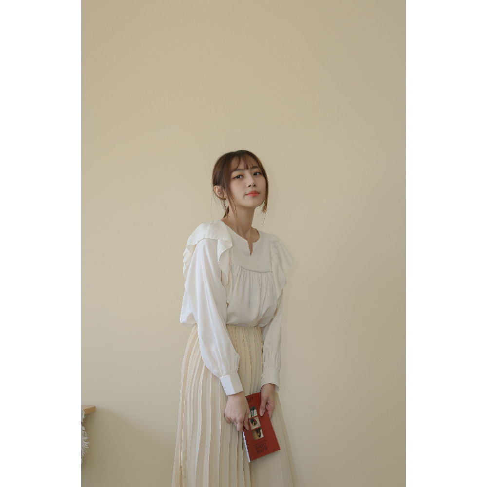 【Our Studio】氛圍浪漫荷葉邊褶皺長袖上衣 膚杏色 黑色(現貨)-細節圖3