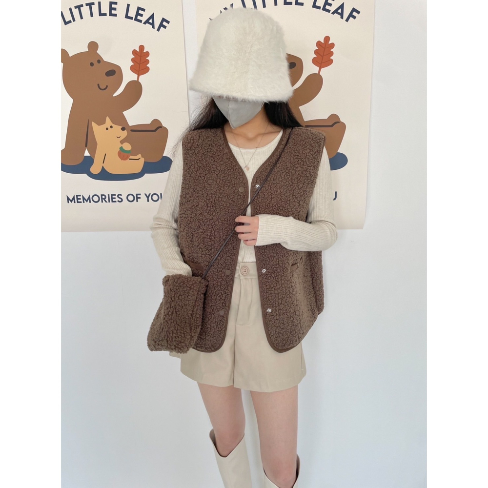 Little SiS. A/W🍂 #2374 羊羔毛感背心(附小包) 3colors-細節圖6