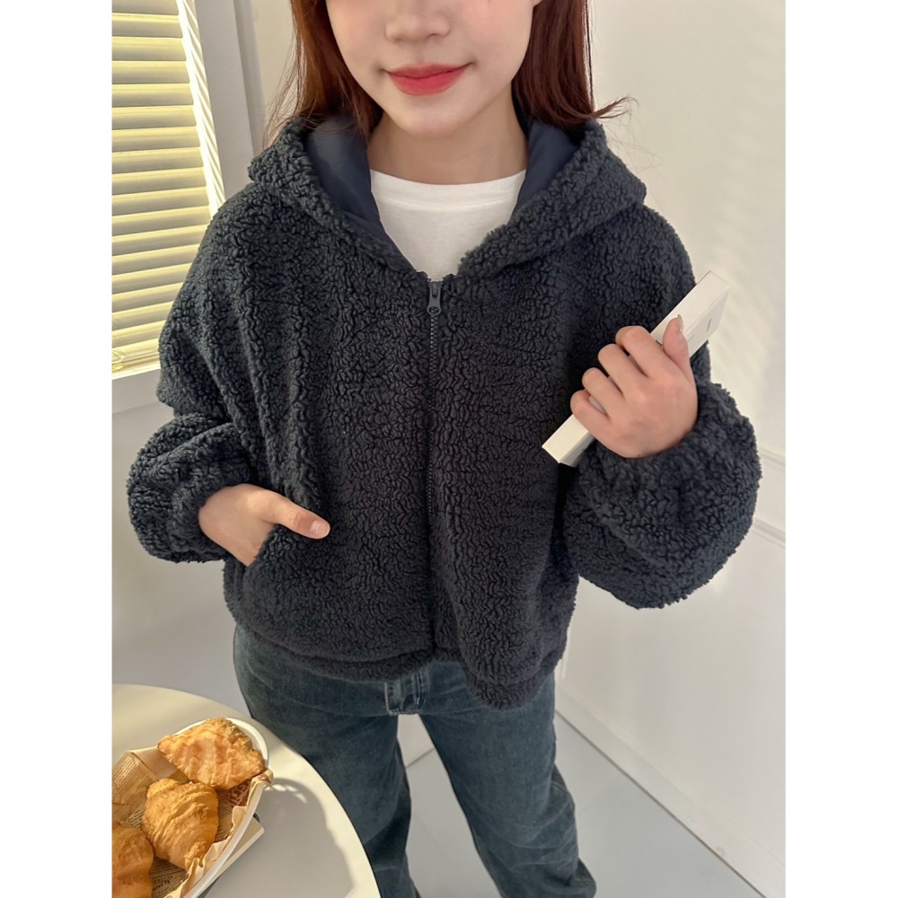 Little SiS. A/W🍂 #3019 泰迪熊連帽短版外套 3colors-細節圖9