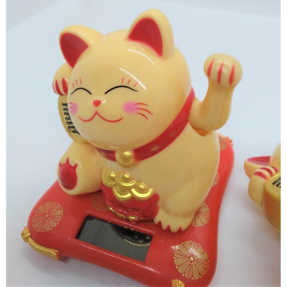黃色小招財貓一隻
