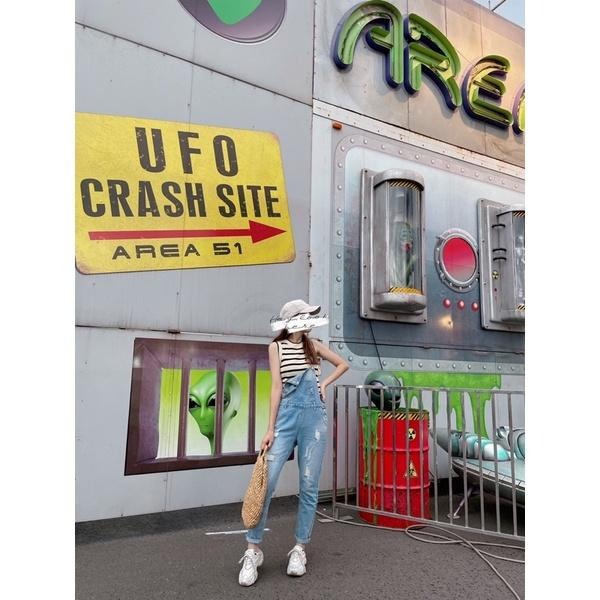 Hey, look here ♥現貨 ⭐️熱賣款⭐️  皮標刷破口袋造型BF男友風牛仔吊帶連身長褲/吊帶褲-細節圖7