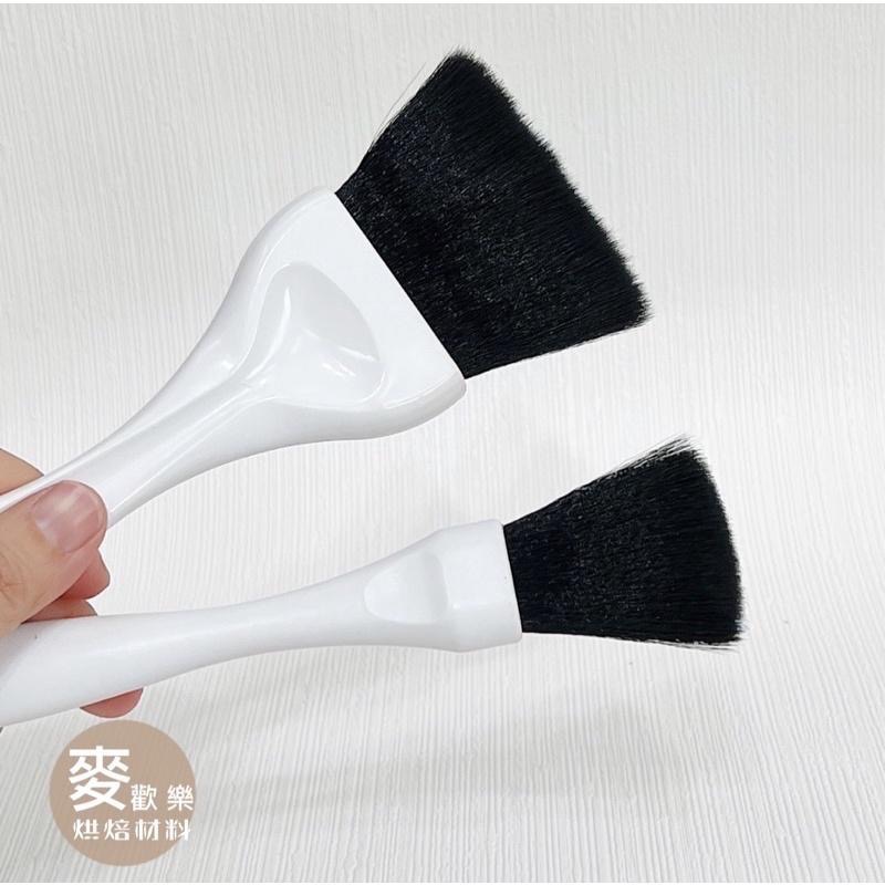 【麥歡樂】麵團專用刷 專業麵團刷 毛刷 麵團刷 麵糰刷黑毛刷 吸附力超好 細毛柔軟 不易掉毛 刷具【烘焙材料】-細節圖5