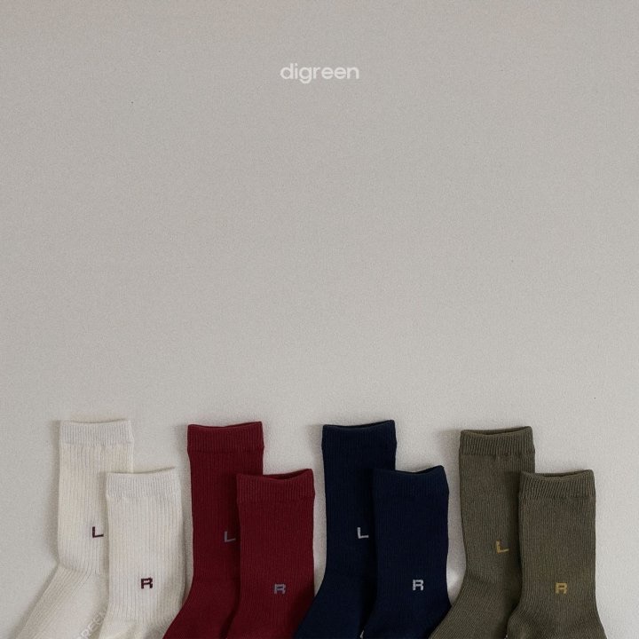 韓國 Digreen 左右字母襪子套組 一組四雙-細節圖2