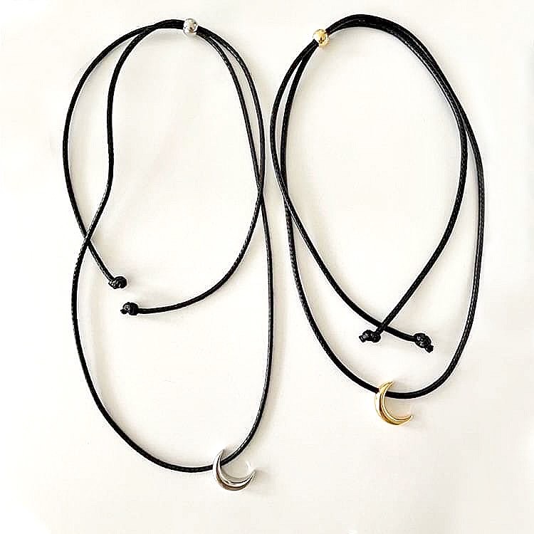 𝐇𝐎𝐋𝐈 𝐌𝐎𝐍𝐈正韓🇰🇷現貨｜皮革抽拉復古月亮項鍊-細節圖2