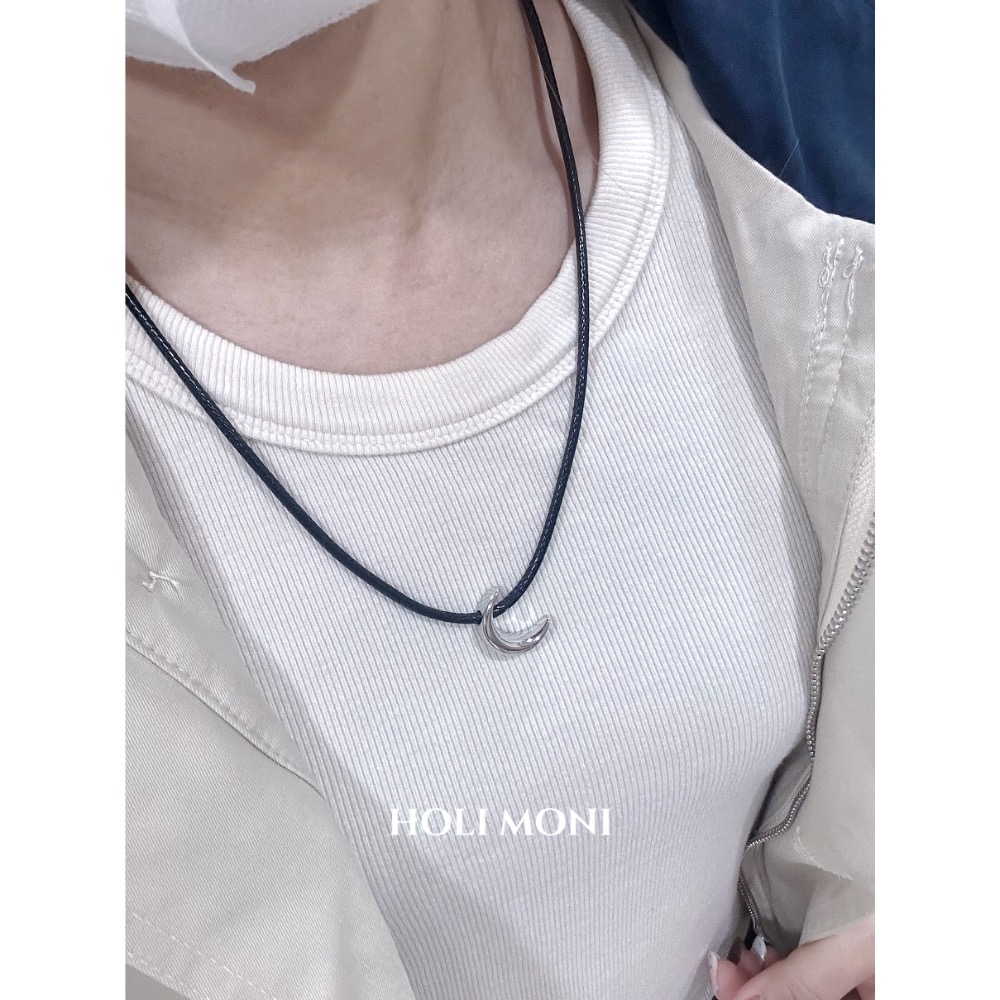 𝐇𝐎𝐋𝐈 𝐌𝐎𝐍𝐈正韓🇰🇷現貨｜皮革抽拉復古月亮項鍊-細節圖6