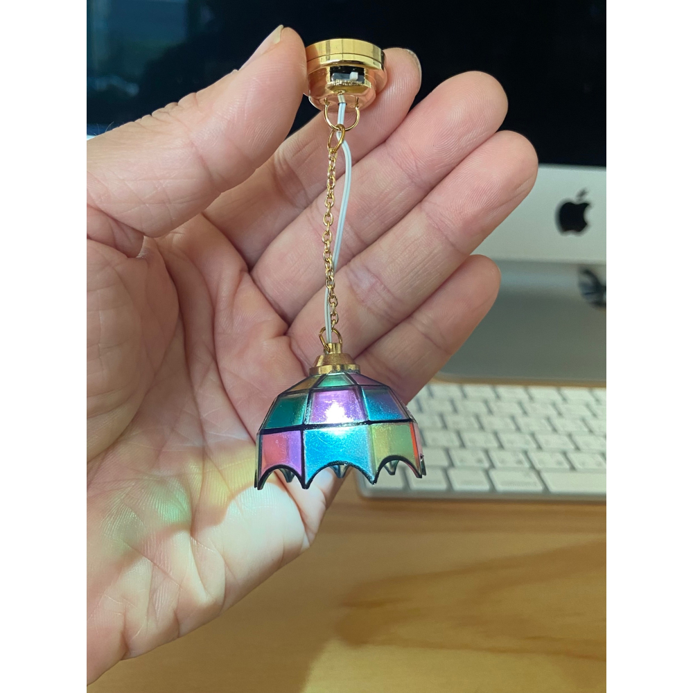 （2款可發光）迷你仿真 台燈 吊燈 檯燈 桌燈 led燈 彩燈 彩繪 彩虹玻璃 娃娃屋 袖珍 微縮 食玩 微景觀 模型-細節圖9