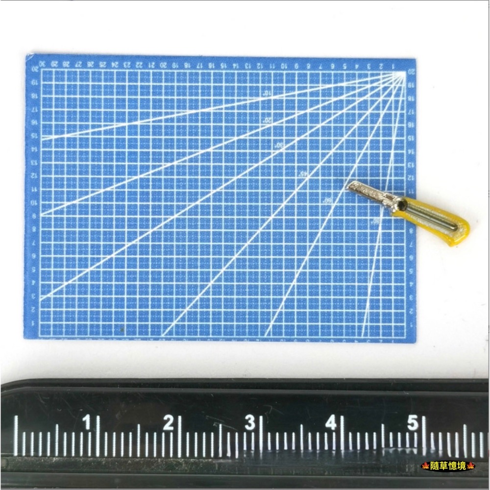 （超小雙色合金套組）迷你仿真 切割墊板 切割墊 美工刀 尺 三角尺 文具 用品 娃娃屋 袖珍 微縮 食玩 微景觀 模型-細節圖4