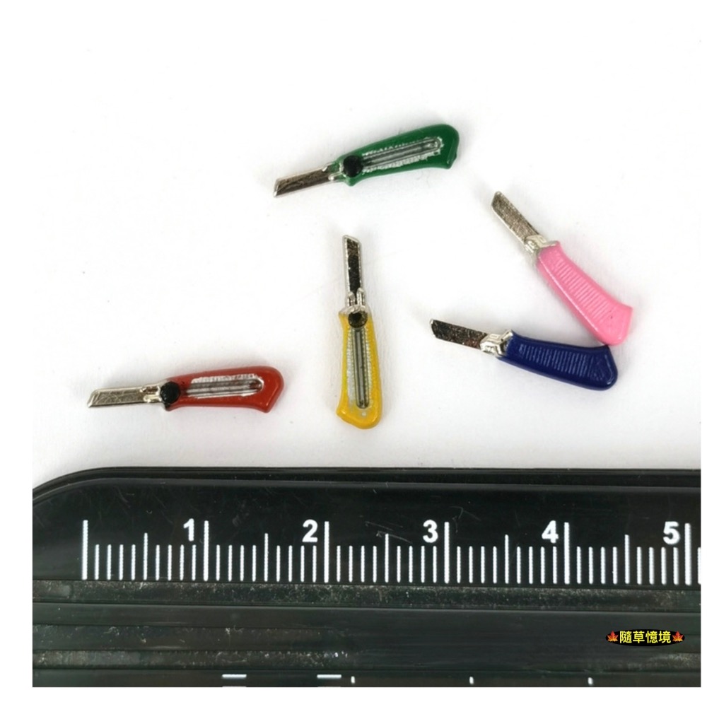（超小雙色合金套組）迷你仿真 切割墊板 切割墊 美工刀 尺 三角尺 文具 用品 娃娃屋 袖珍 微縮 食玩 微景觀 模型-細節圖5
