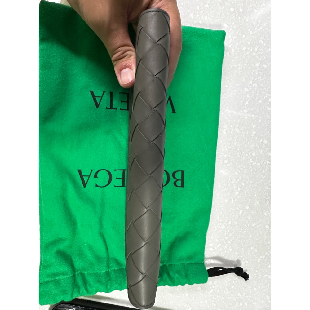 Bottega Veneta  BV 寶緹嘉 大象灰9卡拉鍊長夾-細節圖5