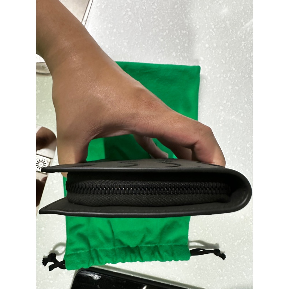 Bottega Veneta  BV 寶緹嘉 大象灰9卡拉鍊長夾-細節圖7