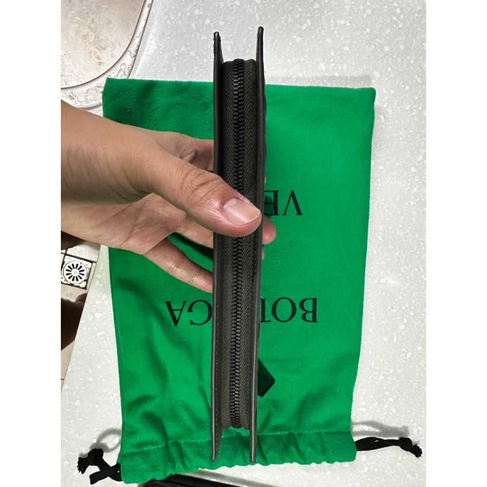 Bottega Veneta  BV 寶緹嘉 大象灰9卡拉鍊長夾-細節圖8