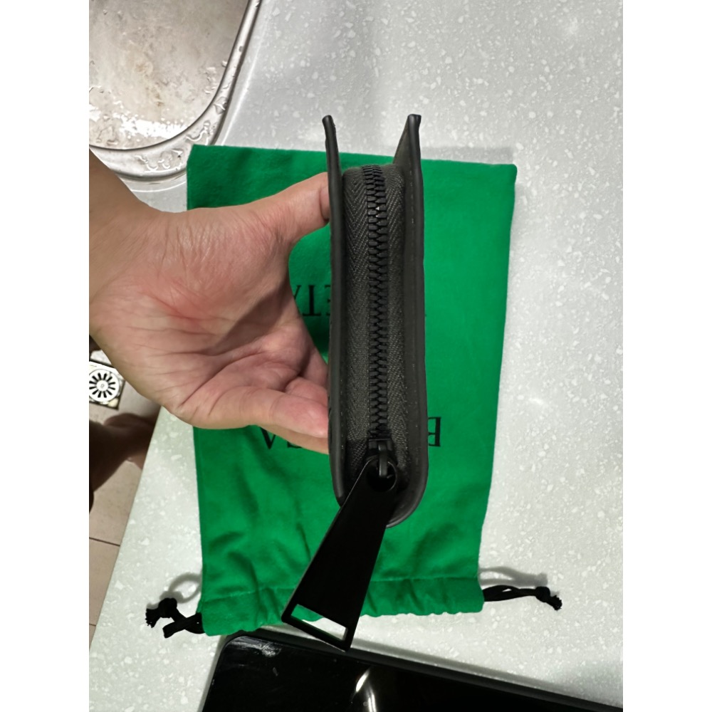 Bottega Veneta  BV 寶緹嘉 大象灰9卡拉鍊長夾-細節圖9