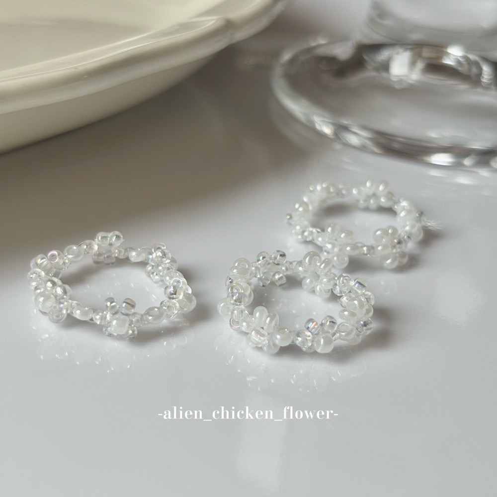 𝓐𝓬𝓯🍿外星家ㄟ串珠戒指·͜· 透白小雪花們❄️·͜· 手工串珠·͜· 串珠戒指·͜· 戒指·͜·-細節圖2