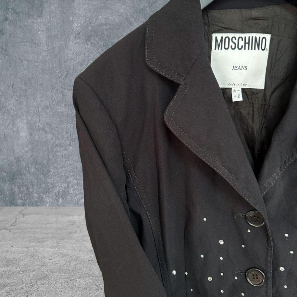 二手 MOSCHINO 義大利製 黑 九成八新 彈性聚脂纖維前後星河水鑽USA8號 西裝 外套 VA1203﹝凡賽蘇﹞-細節圖2