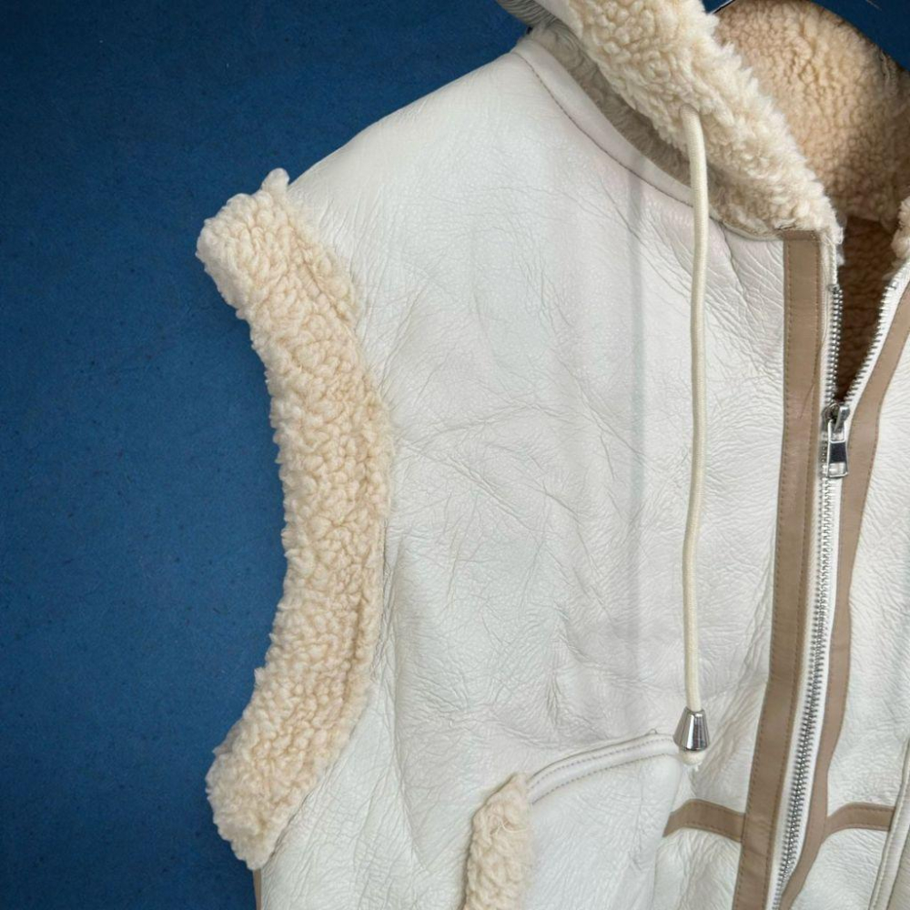 二手 JH 米白 九成七新大碼可 PU皮內膽爆毛保暖版型挺連帽前拉鍊雙口袋F碼 無袖 背心 VA1202﹝凡賽蘇﹞-細節圖2
