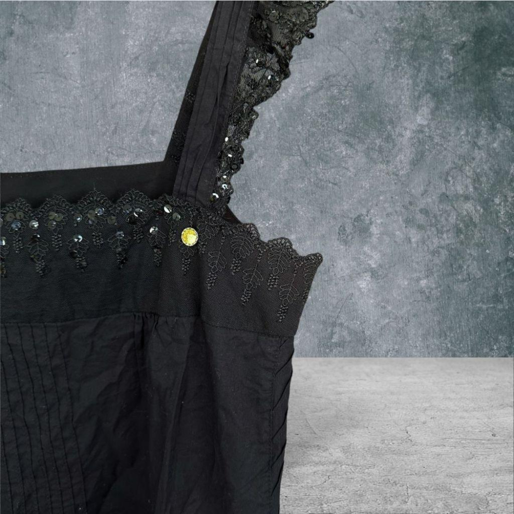 二手 MADAMMAY徐明美設計師 黑 九成八新大碼可 微彈棉麻刺繡亮片蕾絲碎鑽扣L號 背心 VA1125﹝凡賽蘇﹞-細節圖2