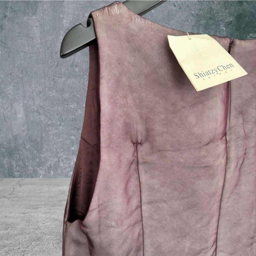 二手 SHIATZY CHEN夏姿 藕紫 全新 真絲V領內鋪棉下擺兩側開岔40號 無袖 洋裝 VA1117﹝凡賽蘇﹞-細節圖4