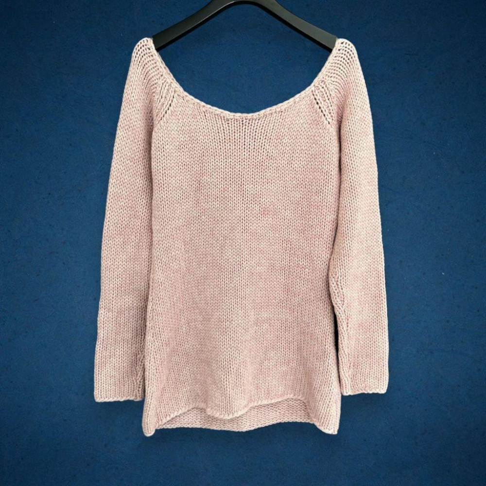 二手 CANTWO 香港製 花粉 九成五新大碼可 羊絨針織圓領露鎖骨字母長版F碼 長袖 上衣 VA1117﹝凡賽蘇﹞-細節圖3