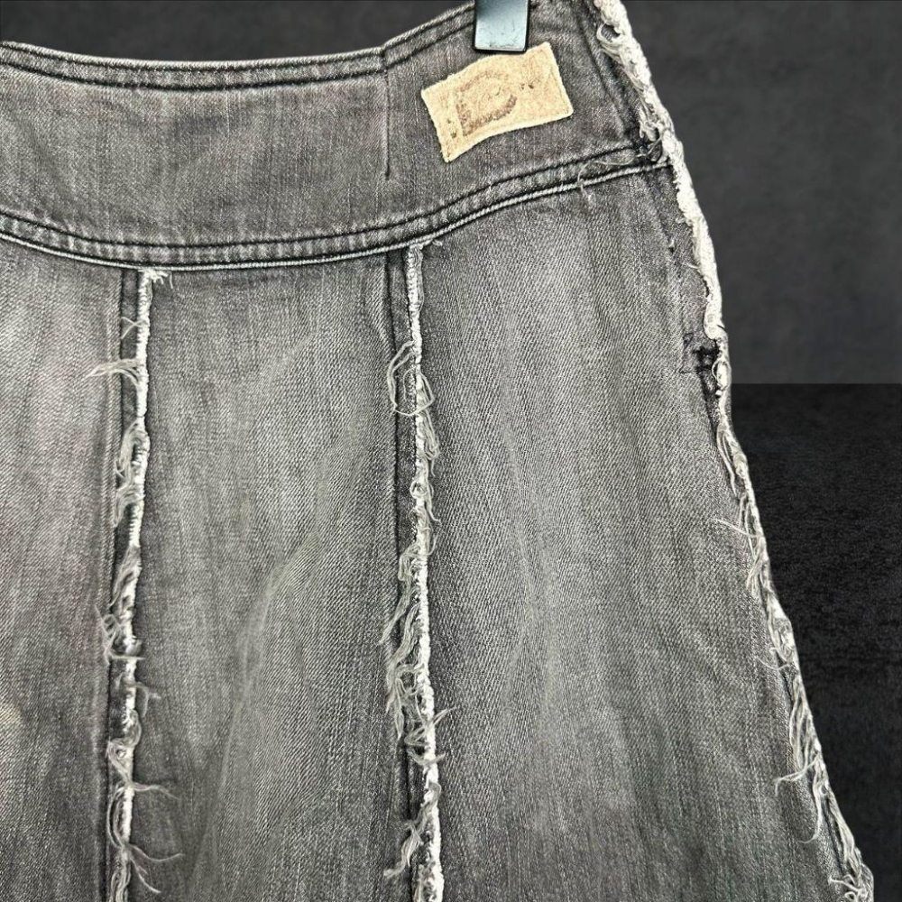 二手 DKNY JEANS 灰 復古水洗高磅略厚版型挺鬚邊A字八片蓬裙 牛仔 短裙 VA1115﹝凡賽蘇﹞-細節圖2