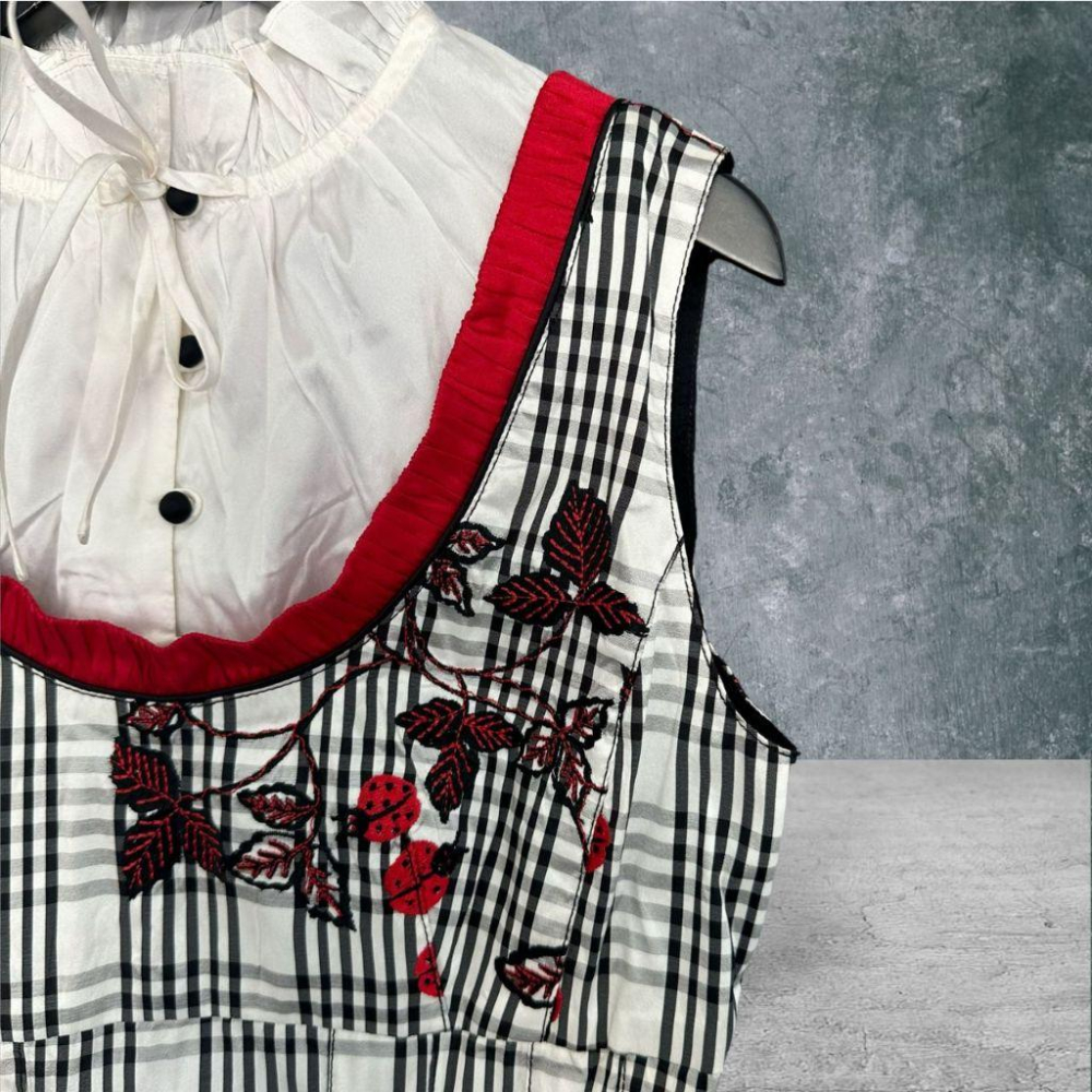 二手 ROLA DOLLS 白黑紅 九成五 新 彈性尼龍格紋刺繡花蘿莉蓬裙M號 無袖 洋裝 VA1108﹝凡賽蘇﹞-細節圖2