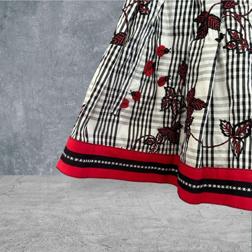 二手 ROLA DOLLS 白黑紅 九成五 新 彈性尼龍格紋刺繡花蘿莉蓬裙M號 無袖 洋裝 VA1108﹝凡賽蘇﹞-細節圖3