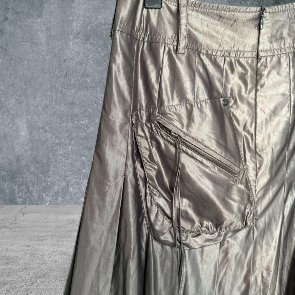 二手 PESARO CO黃蕙玲設計師 灰銀 金屬纖維壓褶造型口袋A字 長裙 VA1108﹝凡賽蘇﹞-細節圖3