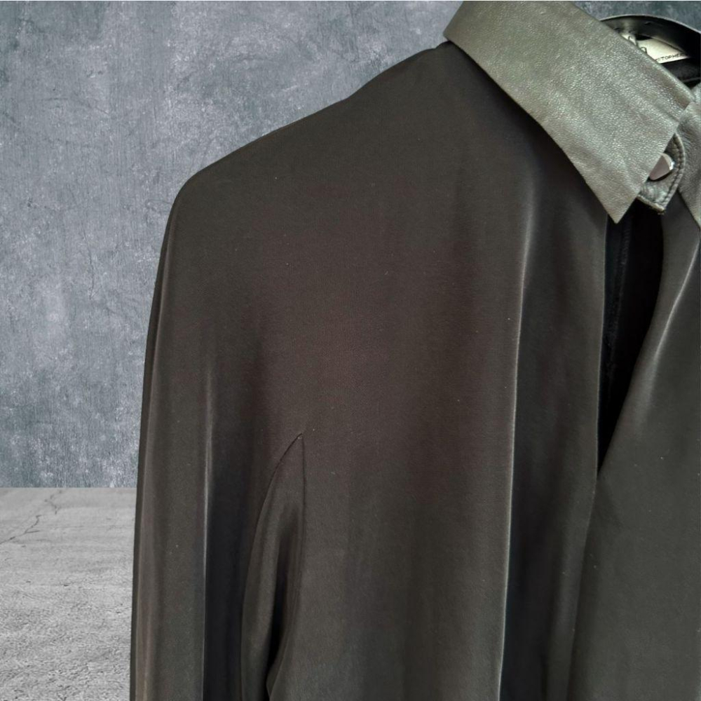 二手 JESSICA 黑 九成新性感又辣 彈性纖維微透光落肩單扣皮革V領6號 長袖 襯衫 VA1027﹝凡賽蘇﹞-細節圖2