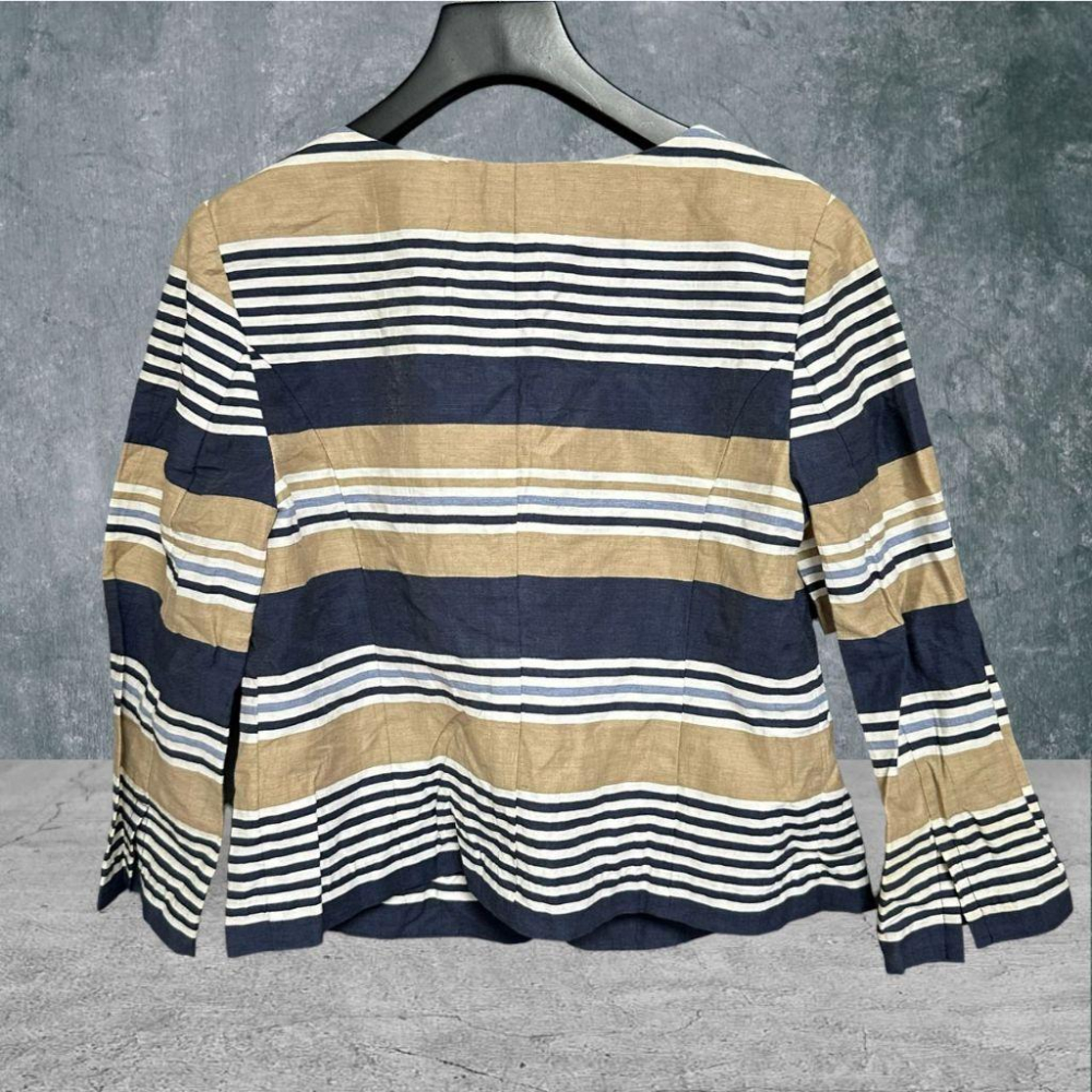 二手 MADAMMAY徐明美 咖藍白 九成八新 棉麻圓領單勾扣七分袖M號 輕薄 外套 VA1023﹝凡賽蘇﹞-細節圖3