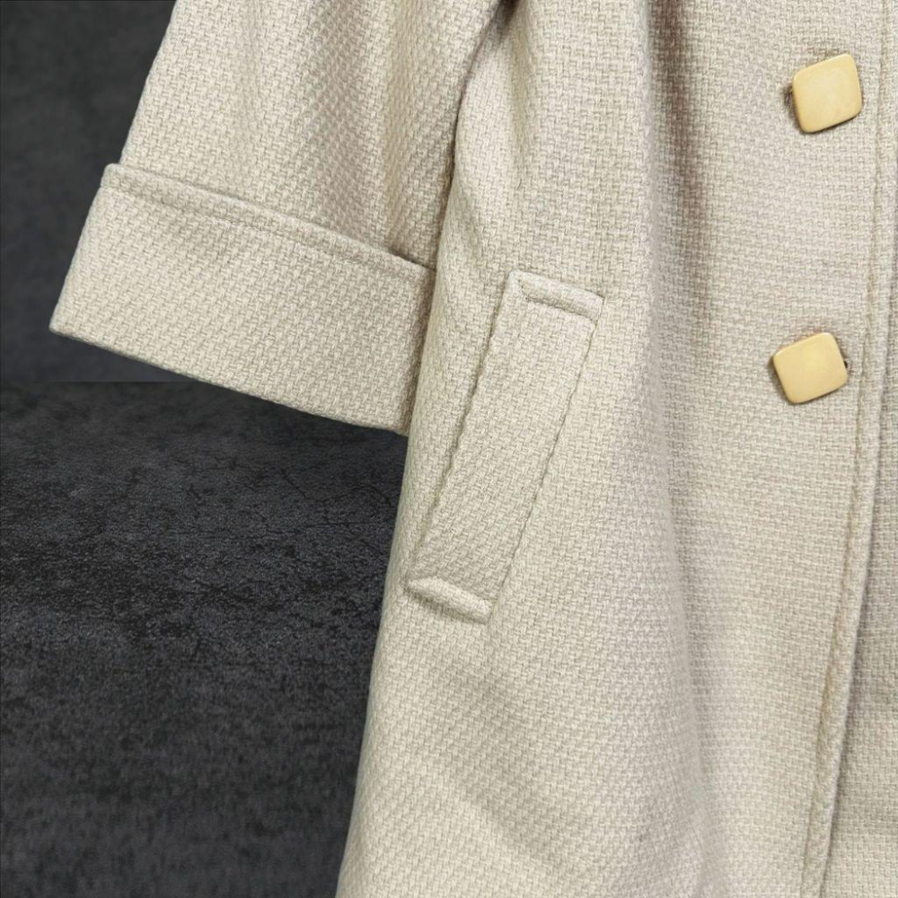 二手 COSSE 卡其 九成新 100%羊毛呢厚實七分袖保暖 外套 大衣 VA1012﹝凡賽蘇﹞-細節圖3