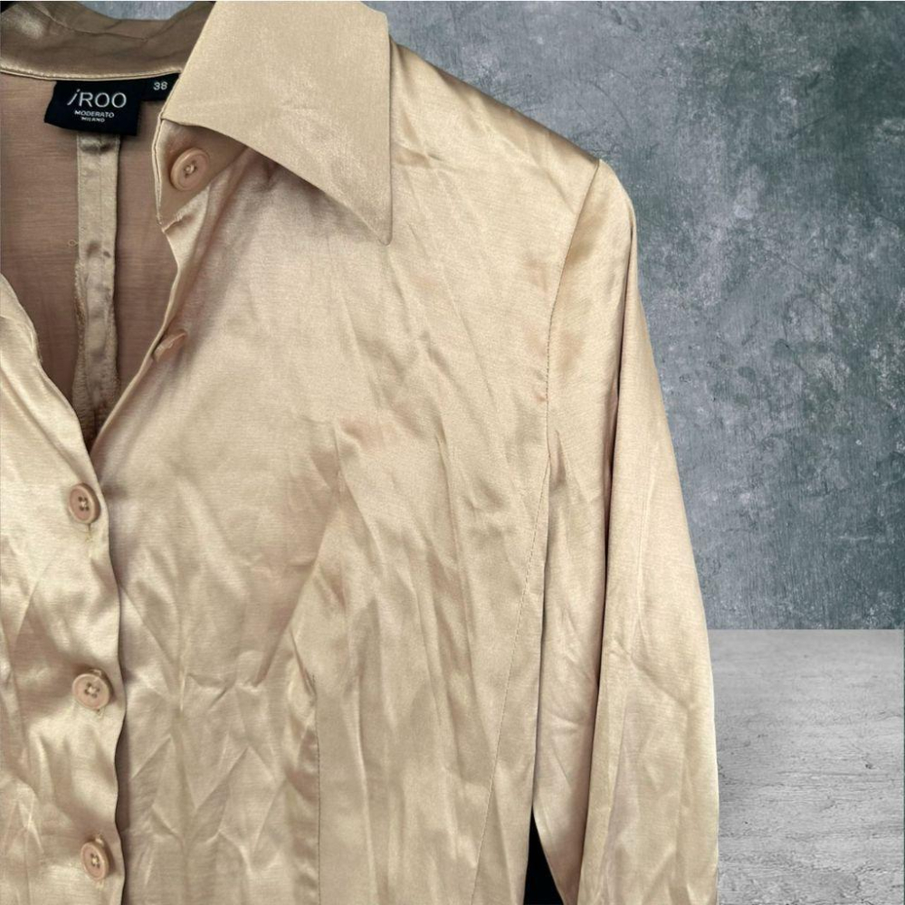 二手 IROO 香檳金 九成五新 光澤彈性緞面車線腰身38號 長袖 襯衫 VA1004﹝凡賽蘇﹞-細節圖2