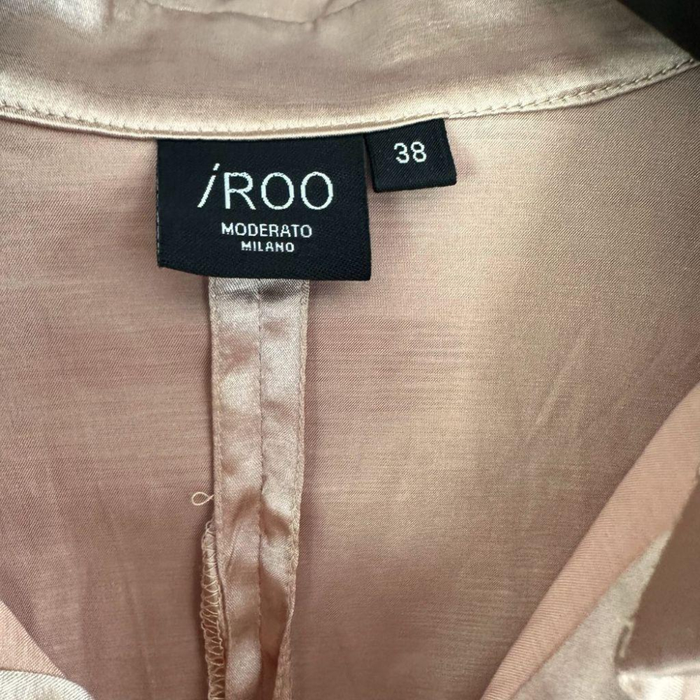 二手 IROO 香檳金 九成五新 光澤彈性緞面車線腰身38號 長袖 襯衫 VA1004﹝凡賽蘇﹞-細節圖4