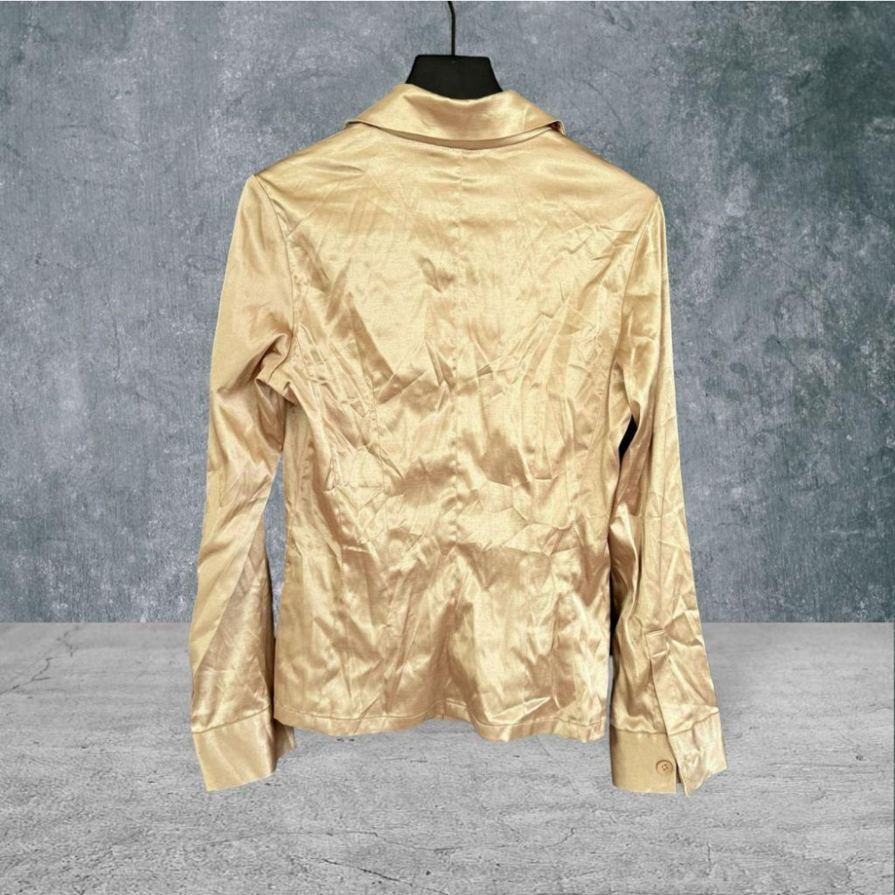 二手 IROO 香檳金 九成五新 光澤彈性緞面車線腰身38號 長袖 襯衫 VA1004﹝凡賽蘇﹞-細節圖5