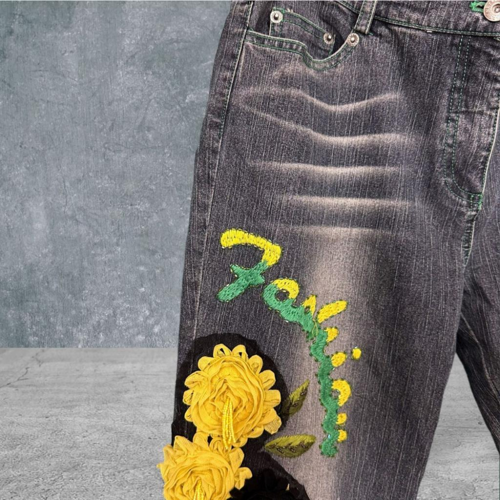 二手 FRADA 黑 大碼可 立體雪紡花珠鍊刺繡字彈性喇叭XL 牛仔 長褲 VA825﹝凡賽蘇﹞-細節圖2