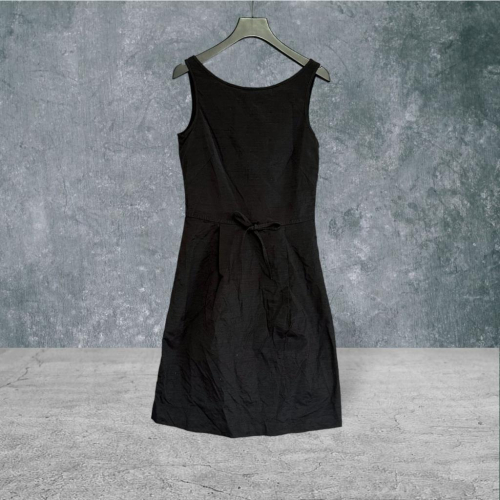 二手 ROUGE VIF 日本製 黑 光澤斜紋表布大U領版型挺 無袖 洋裝 VA821﹝凡賽蘇﹞