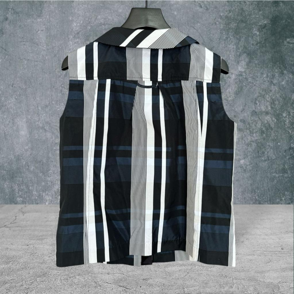 二手 CHARINYEH葉珈伶 黑白 尼龍條紋翻領前開扣M號 無袖 背心 VA719﹝凡賽蘇﹞-細節圖3
