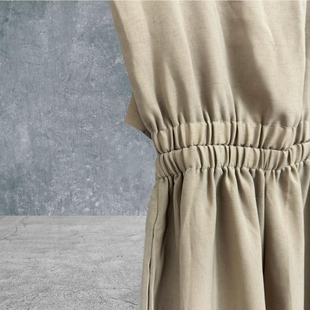 二手 YIFAN 卡其 棉麻寬肩帶背後腰簍空連身寬褲 無袖 連身褲 VA711﹝凡賽蘇﹞-細節圖3