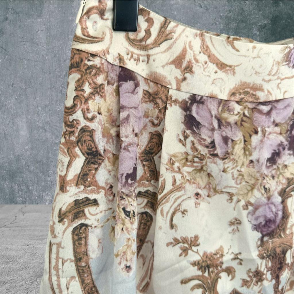 二手 0918 米紫 質感緞面古典玫瑰假兩件窄裙 短裙 VA708﹝凡賽蘇﹞-細節圖2