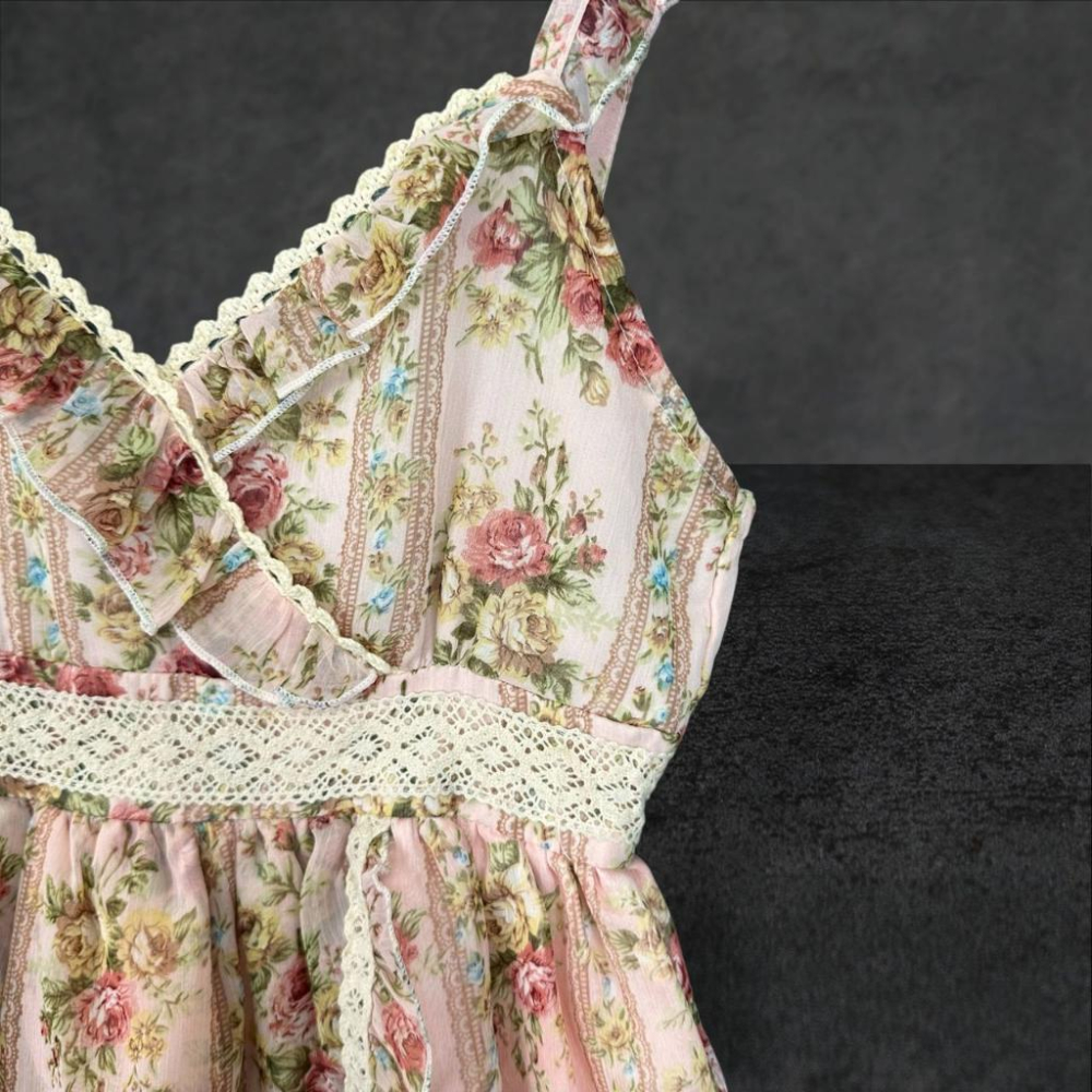 二手 LISA 粉紅 雪紡碎花玫瑰細肩帶蓬裙蘿莉塔 無袖 洋裝 VA703﹝凡賽蘇﹞-細節圖2