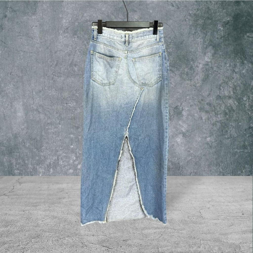 二手 OLIVE MARGARET韓國製 淺藍 復古水洗貓抓立體剪裁後開衩鬚邊 牛仔 長裙 VA626﹝凡賽蘇﹞-細節圖3