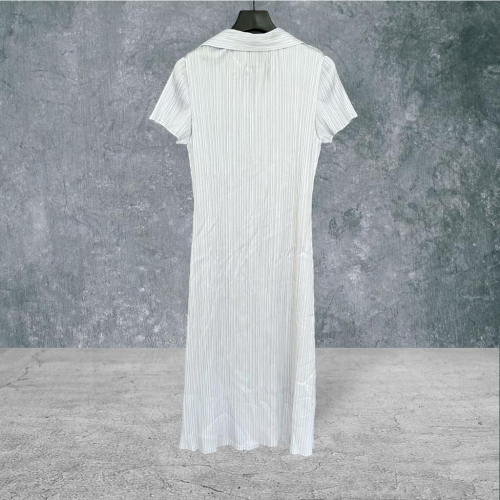 二手 銀灰 大碼可 V領緞面皺褶衣直筒 短袖 洋裝 VA621 ﹝凡賽蘇﹞-細節圖3