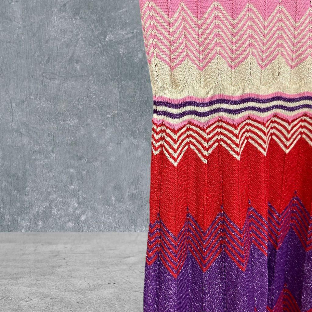 二手 薇可雅 紫紅 銀蔥彈性針織幾何花紋褶裙 復古嘉年華波西米亞吉普賽 短袖 洋裝 VA521 ﹝凡賽蘇﹞-細節圖3