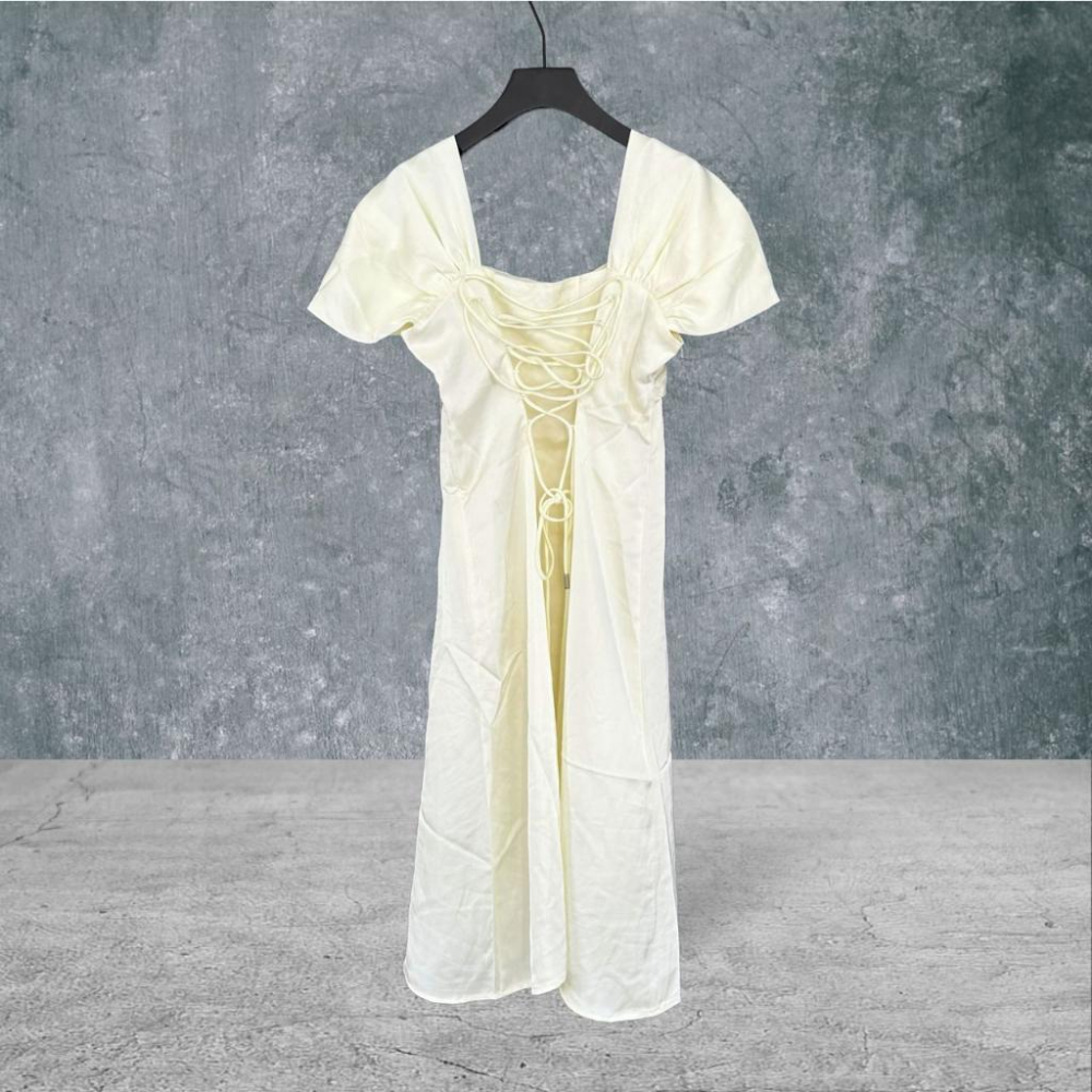 二手 ZHUOYI 珍珠白 光澤緞面大U領胸前抓皺後綁繩腰身 短袖 洋裝 VA505 ﹝凡賽蘇﹞-細節圖4