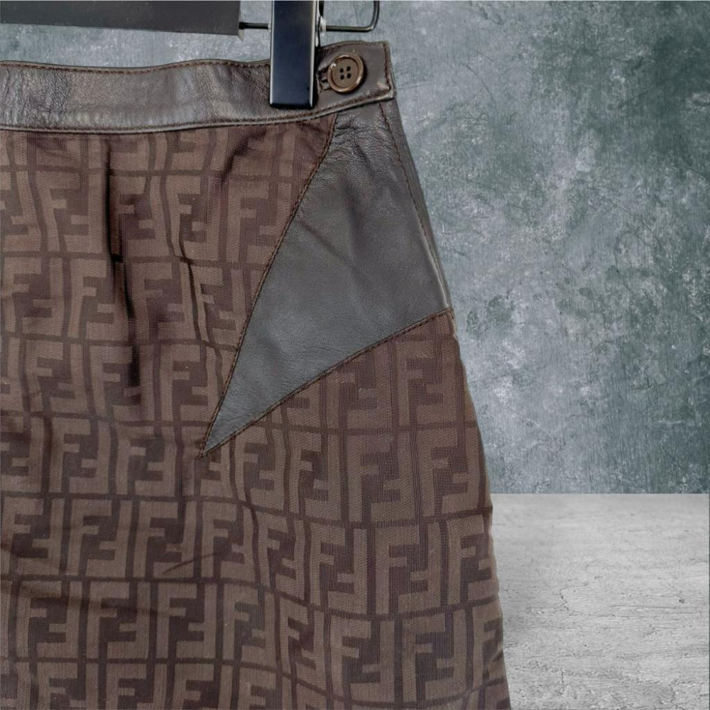 二手 義大利製 FENDI 咖啡色 類帆布 略硬挺 拼接 真皮 高腰 27 短裙 VAE1226 ﹝凡賽蘇﹞-細節圖2