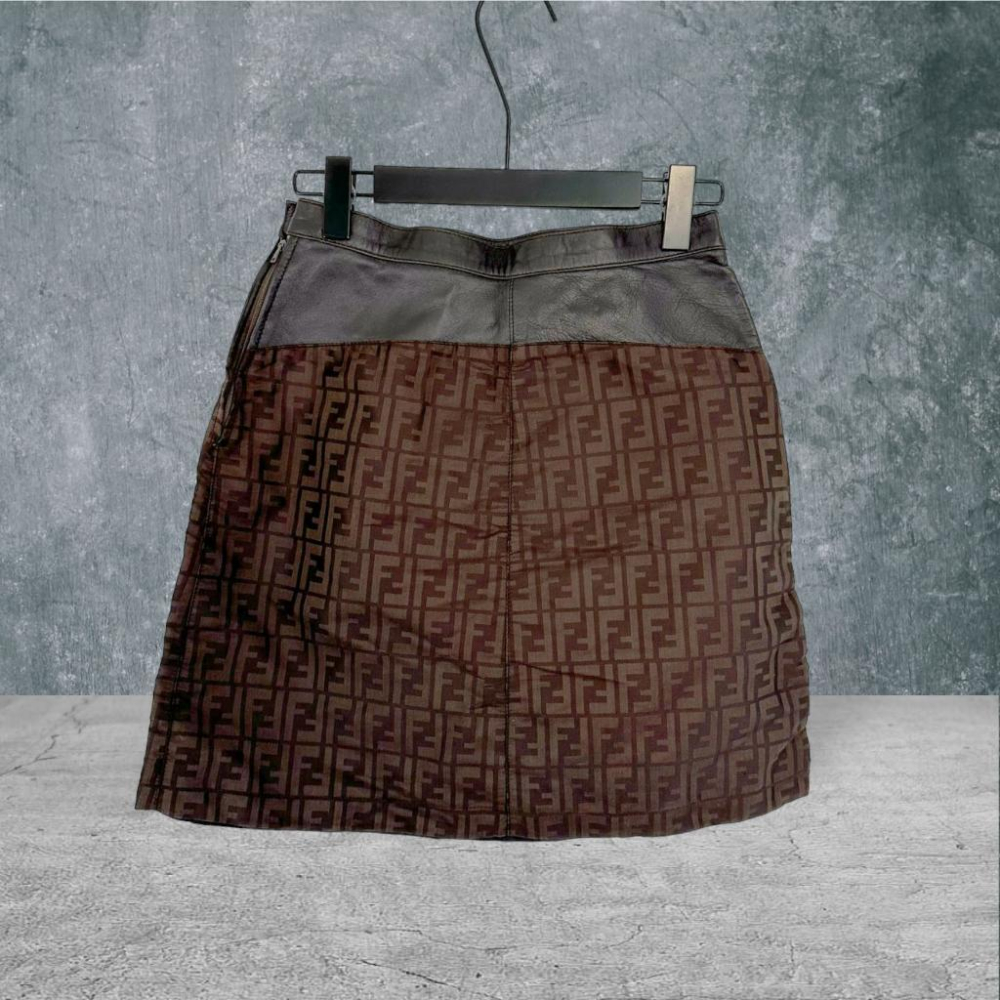 二手 義大利製 FENDI 咖啡色 類帆布 略硬挺 拼接 真皮 高腰 27 短裙 VAE1226 ﹝凡賽蘇﹞-細節圖3