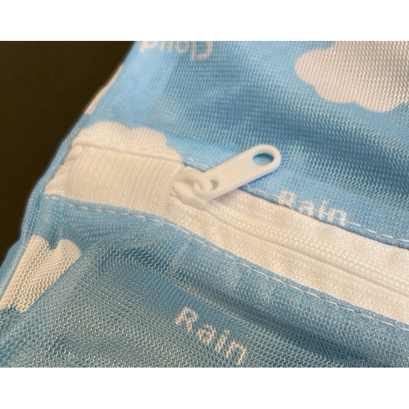 【預購】日本 Seria 雲朵方型洗衣袋 60×60公分（不挑色出貨）-細節圖3