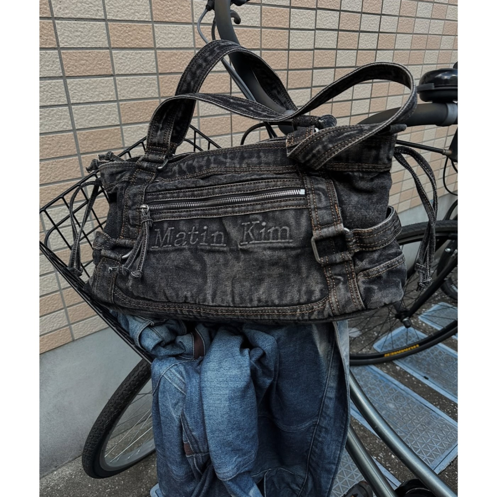 🇰🇷 韓國同步上新 Matin Kim 夏季最新款 牛仔 立體Logo 肩背包 & 半月包-細節圖3